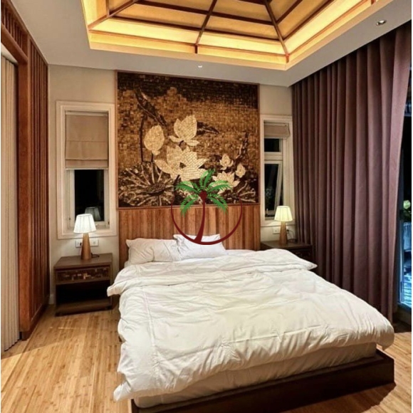 Phòng ngủ treo tranh hoa sen   gạch gáo dừa